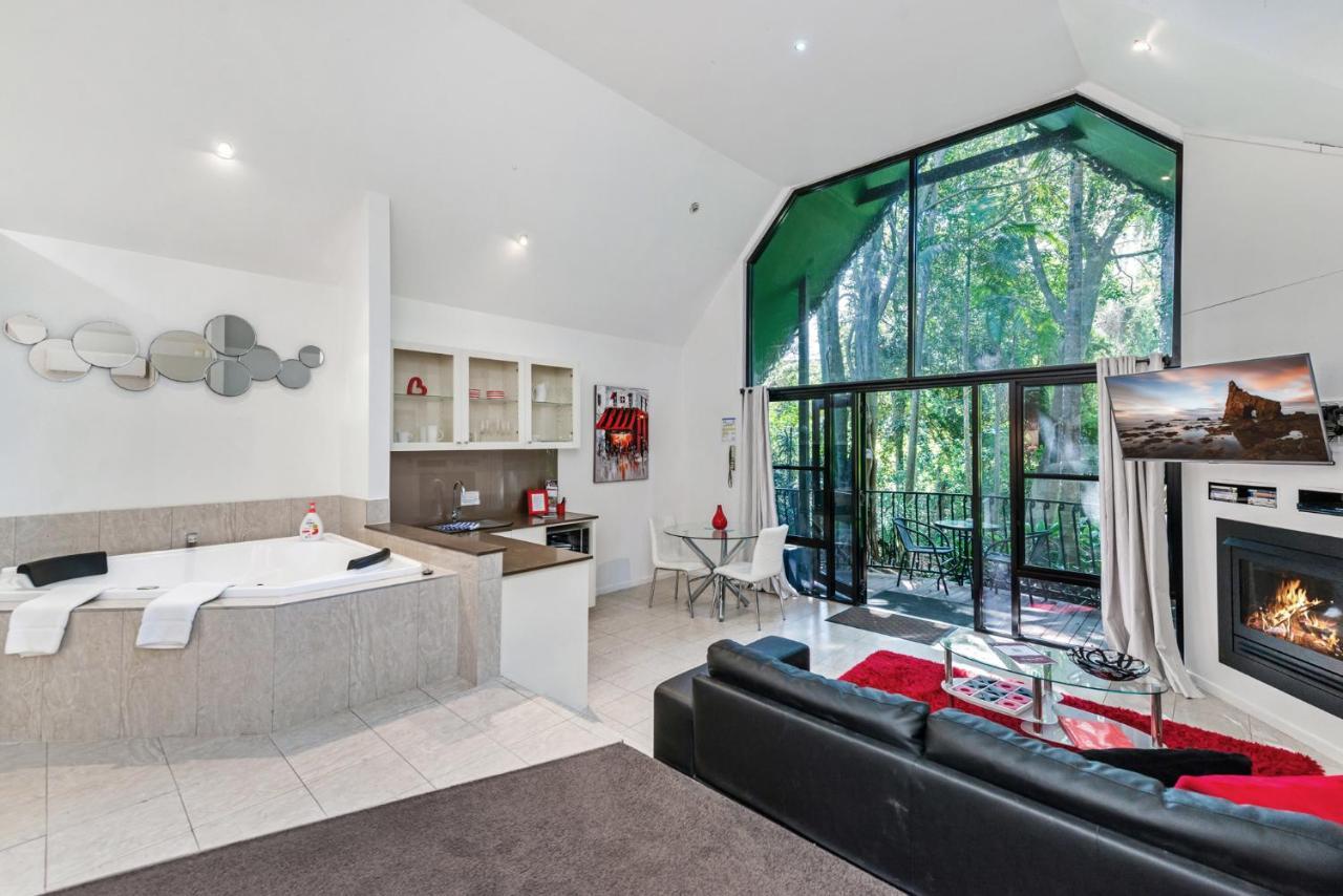 Chalet On Gallery Walk - King Bed, Spa, Fireplace, Wifi & Netflix, Linger A While Mount Tamborine Dış mekan fotoğraf