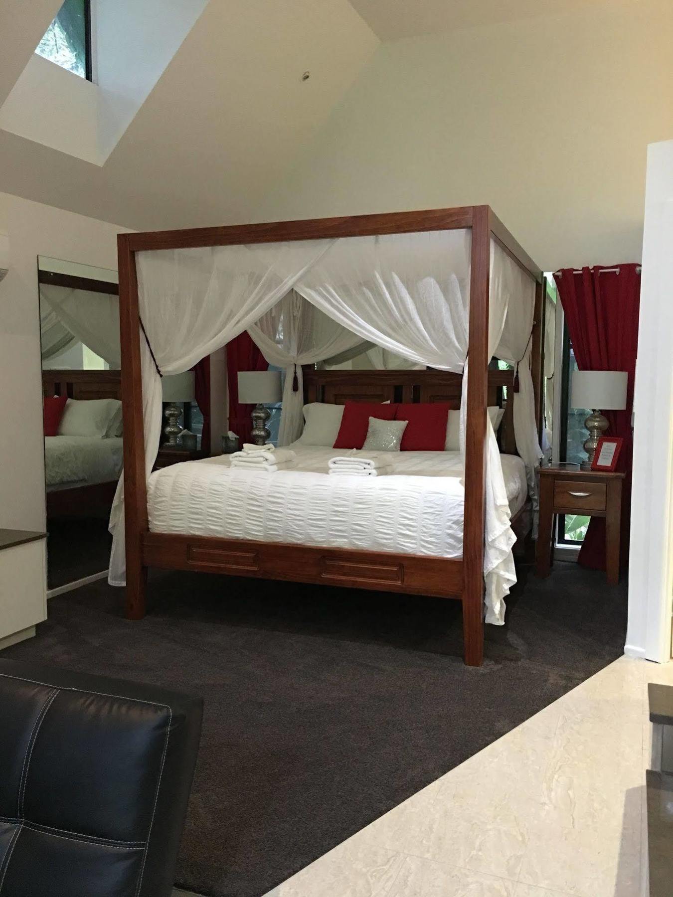 Chalet On Gallery Walk - King Bed, Spa, Fireplace, Wifi & Netflix, Linger A While Mount Tamborine Dış mekan fotoğraf