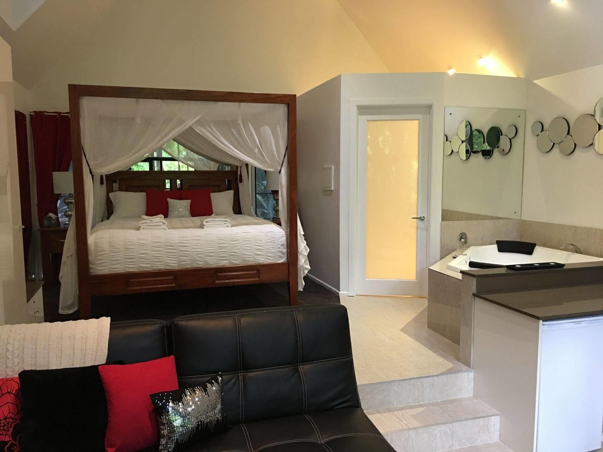 Chalet On Gallery Walk - King Bed, Spa, Fireplace, Wifi & Netflix, Linger A While Mount Tamborine Dış mekan fotoğraf