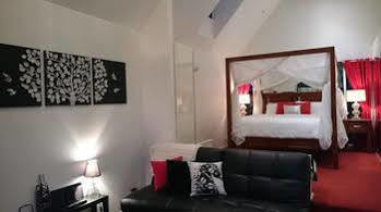 Chalet On Gallery Walk - King Bed, Spa, Fireplace, Wifi & Netflix, Linger A While Mount Tamborine Dış mekan fotoğraf